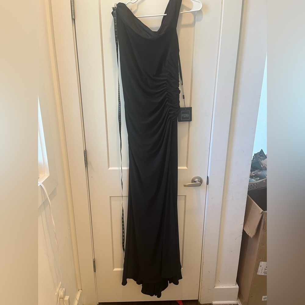 Ieena for Mac Duggal Ruched One-Shoulder Trumpet Gown size 6 - Picture 6 of 10